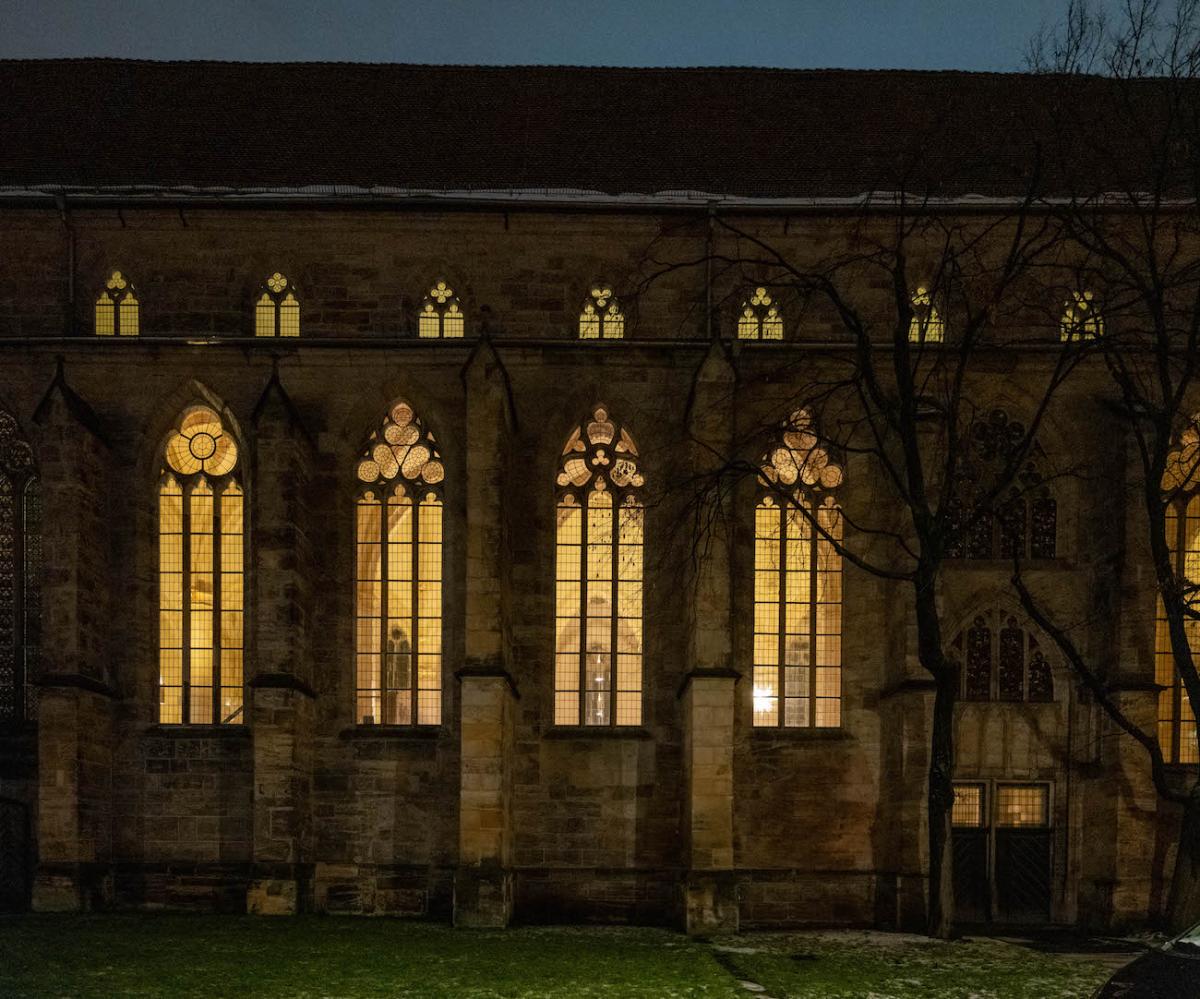 Beleuchtete Fenster in der Predigerkirche. Beleuchtete Fenster in der Predigerkirche.