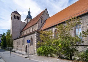 Die Erfurter Reglerkirche von Osten.