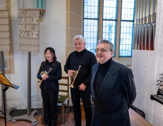 Kirchenmusiker Matthias Dreißig (rechts) am 19. Januar bei seiner Verabschiedung.